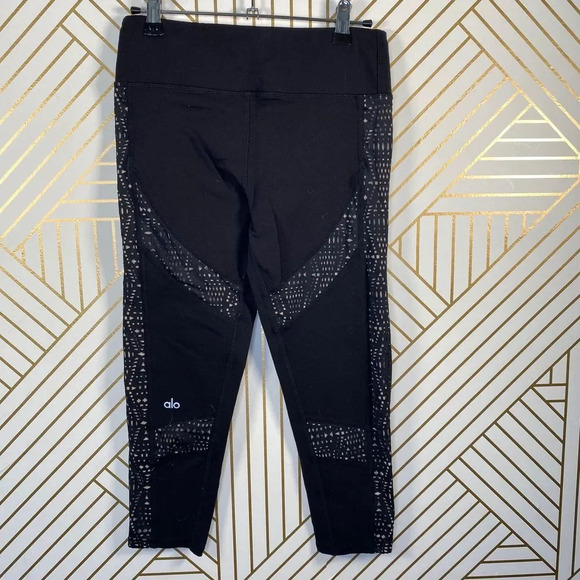 Alo Yoga Charm Capri Leggings Cropped Laser Cut Mesh Stretch Black Size Small - Picture 8 of 10